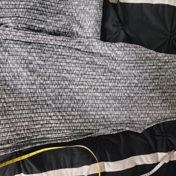 Kosmios Gray Two piece knit set w/lil flare legs.  Top has suits on both side - Picture 1 of 11